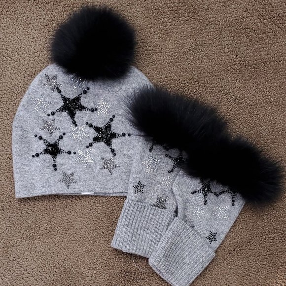 Gray Knit Hat and Fingerless Gloves Set with Stars and Fox Fur Trim